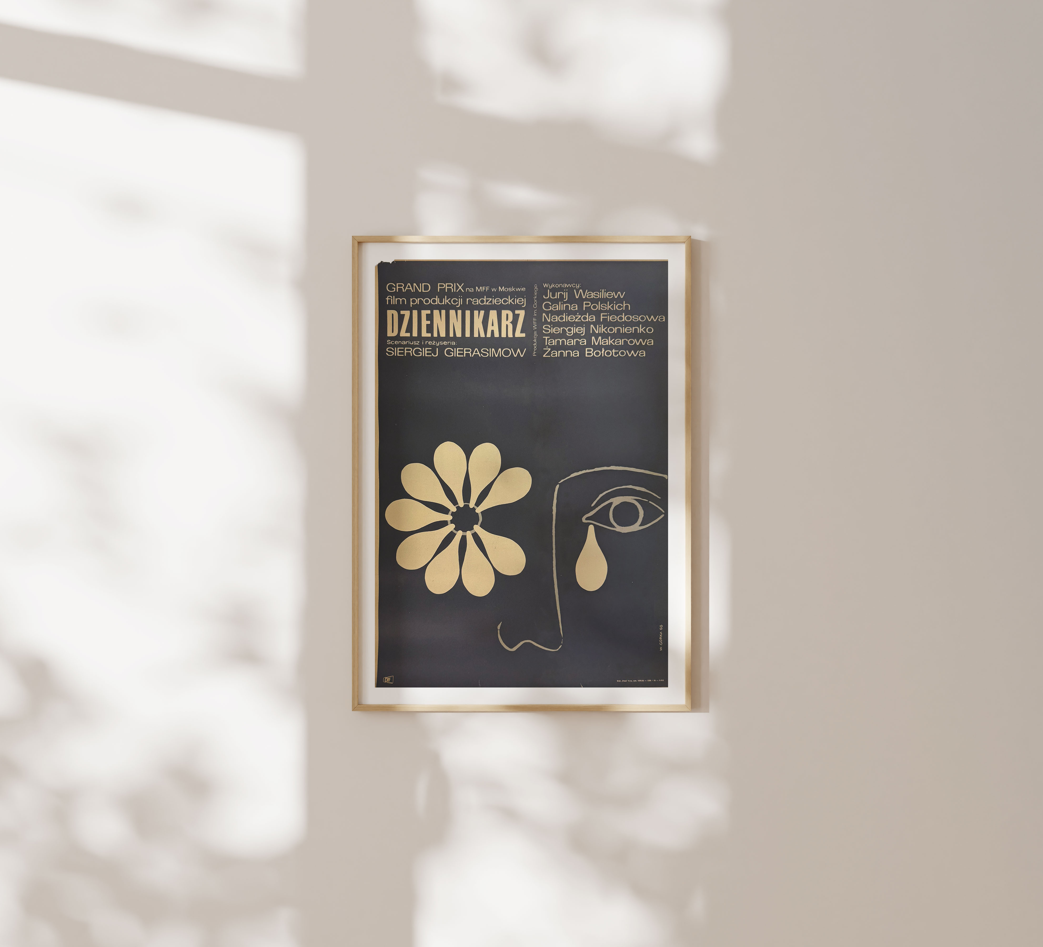 Grand Prize at the Moscow International Film Festial for a Soviet-made Film: Journalist